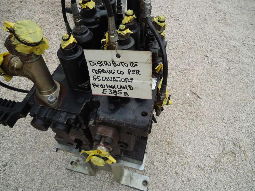 Distributeur hydraulique pour New Holland E385B Photo 5