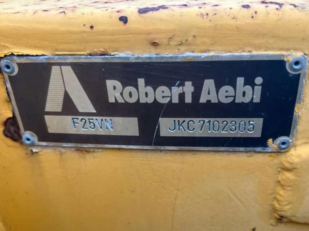 Robert Aebi F25VN Photo 3
