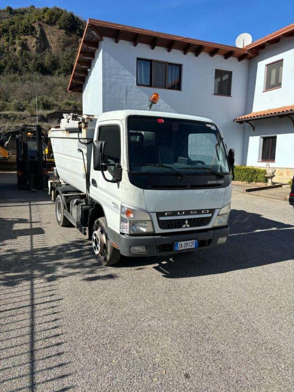 Mitsubishi FUSO FE 74 Photo 2