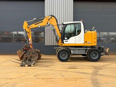 Liebherr 910 Compact en vente par Big Machinery