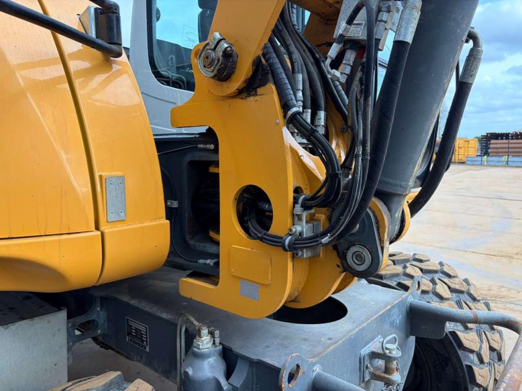 Liebherr 910 Compact Photo 19