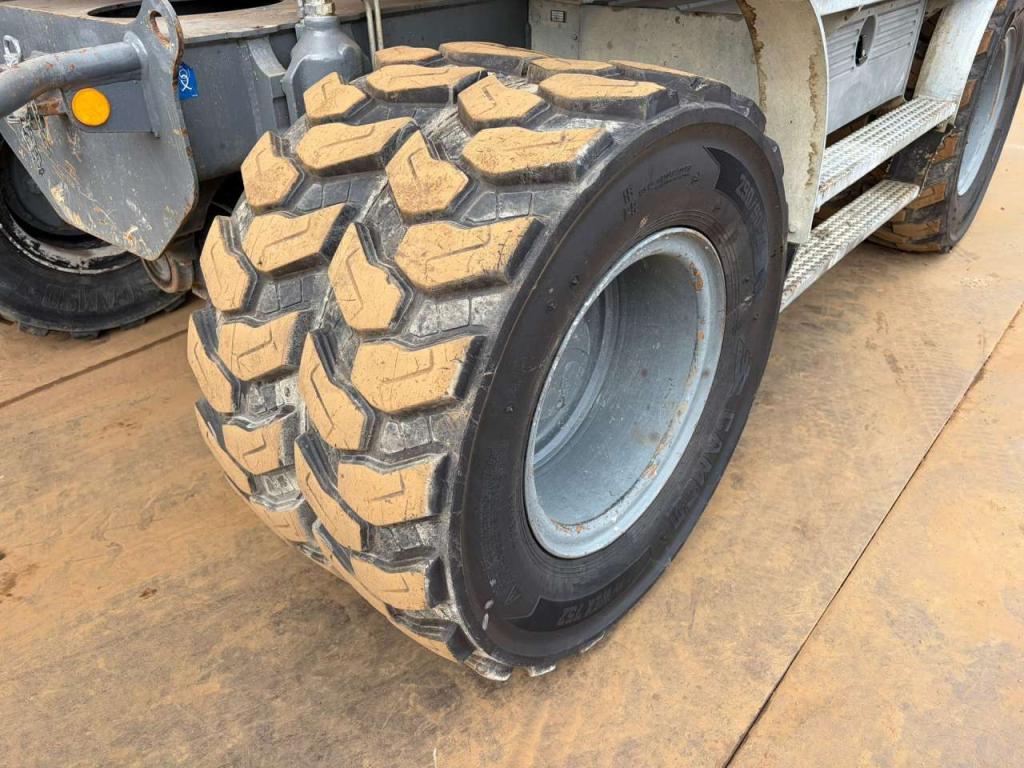 Liebherr 910 Compact Photo 22