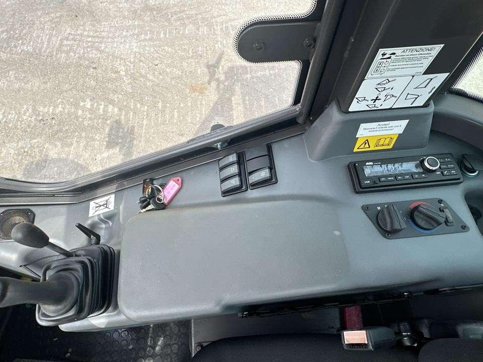 Hitachi ZW75-6C Photo 15