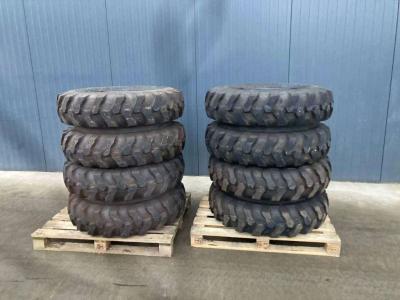Pneu pour Apollo 1000 x 20 Set / 10.00 x 20: 4x2 Tyres en vente par Smitma B.V.